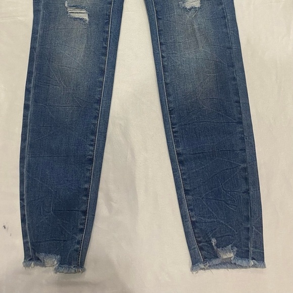 Kancan Medium Wash Five
Button Front Distressed Jeans 7/27 - Picture 3 of 9